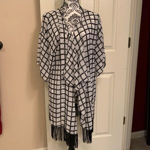 NWT LuLaRoe Monroe coverup. Size L